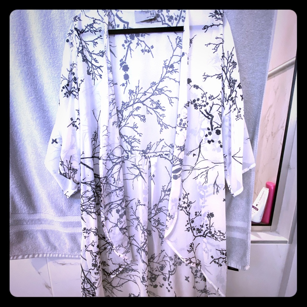 Flowy, open front, see through kimono